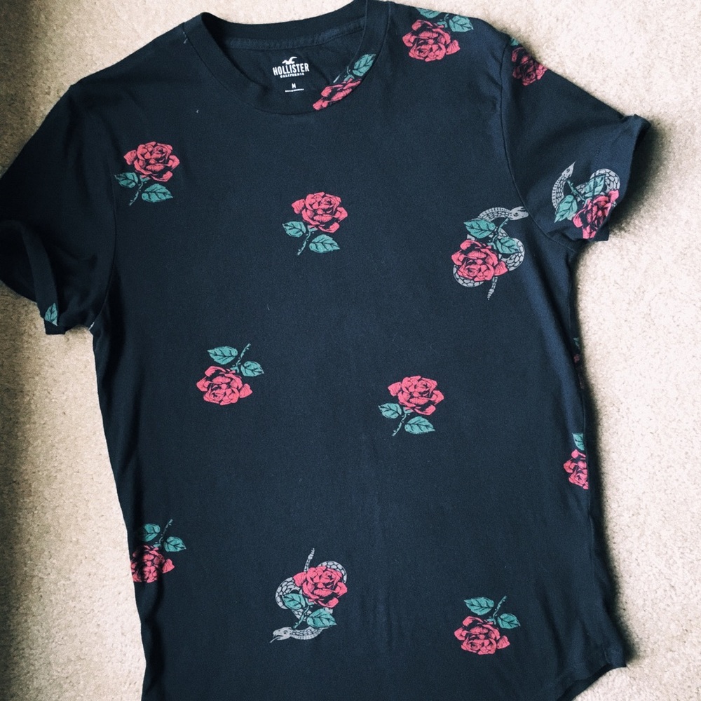 HOLLISTER NAVY BLUE WITH ROSES AND SNAKE PRINT